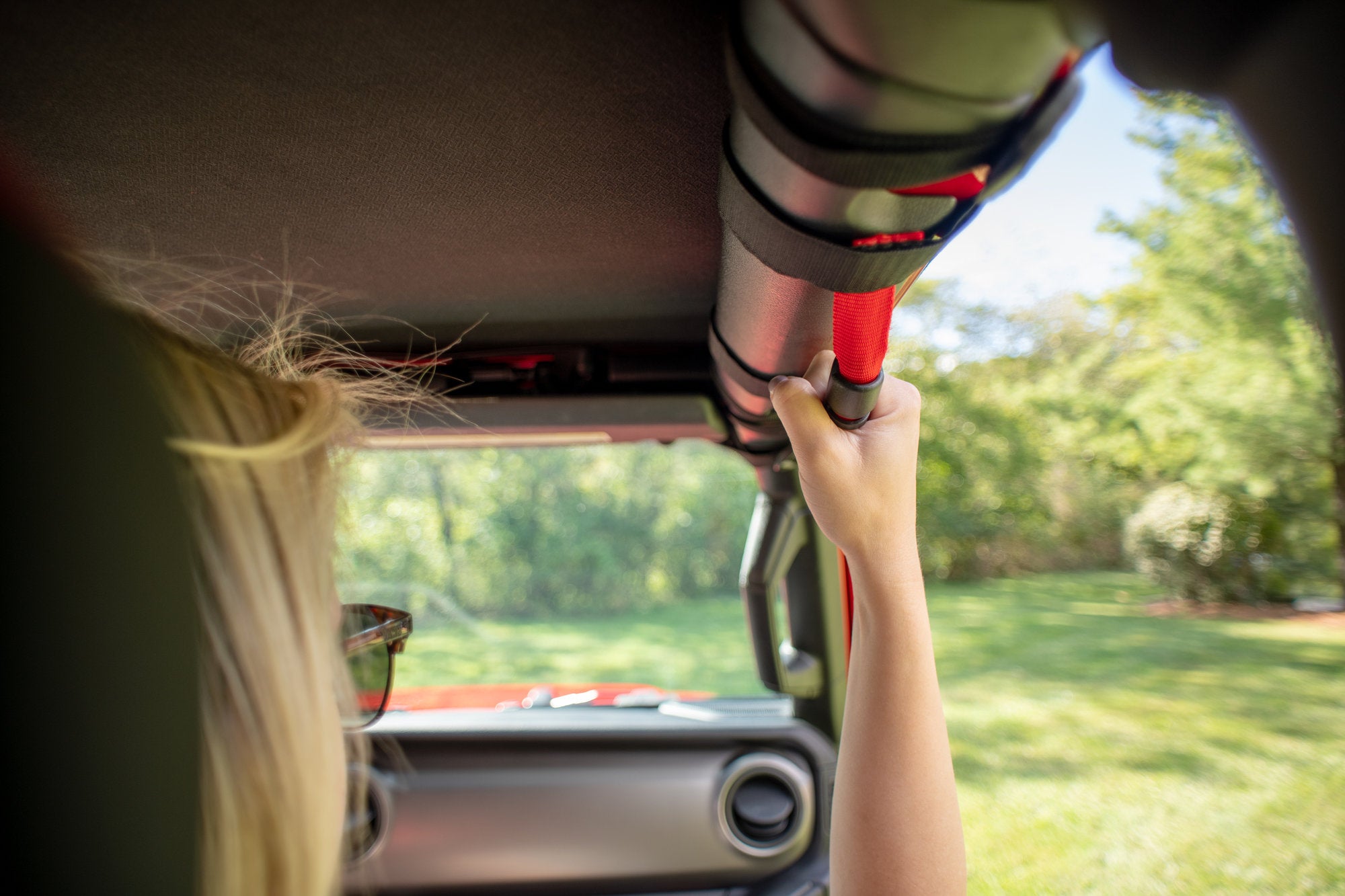 Bimini Top Plus with Integrated Grab Handle, 92-95 Jeep Wrangler, Black Diamond/Red GH MasterTop