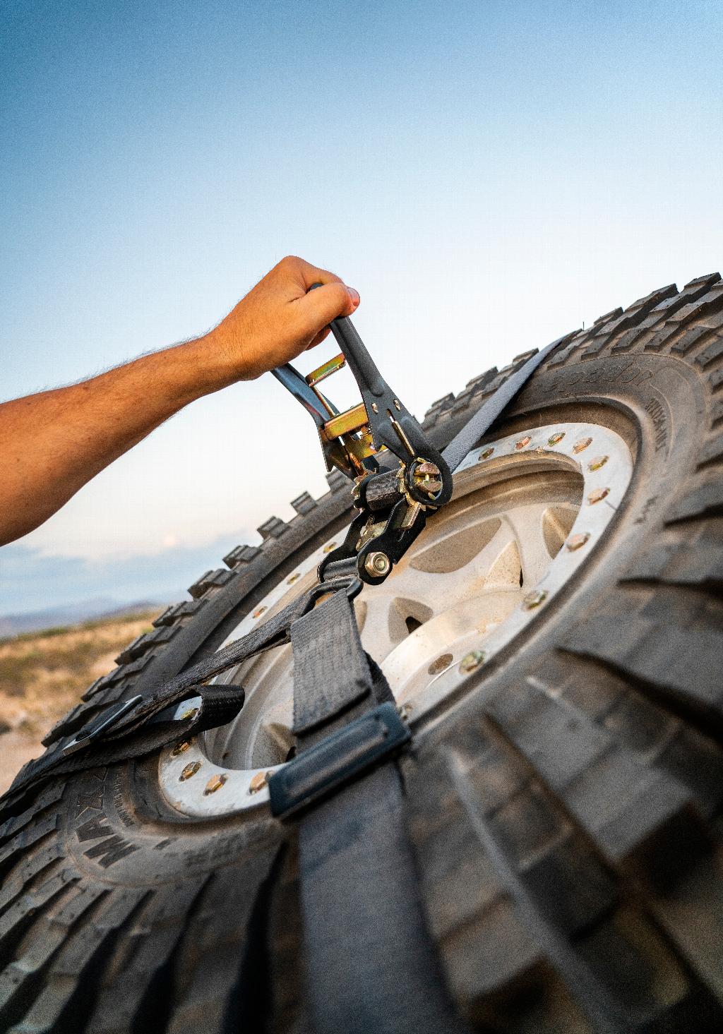 Horizontal Tire Ratcheting Y Tie-Down Strap Bulldog Winch