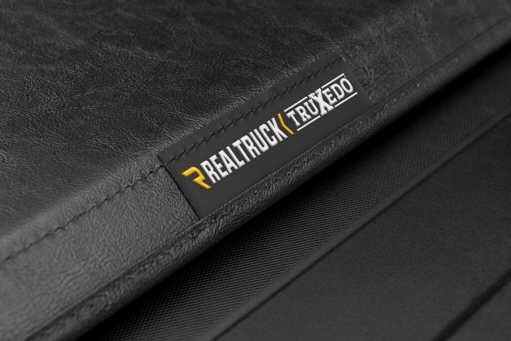 TruXport Tonneau Cover Black 2019 (New Body Style)-2026 Silverado/Sierra (without CarbonPro Bed) 5 Foot 9 Inch Bed Truxedo