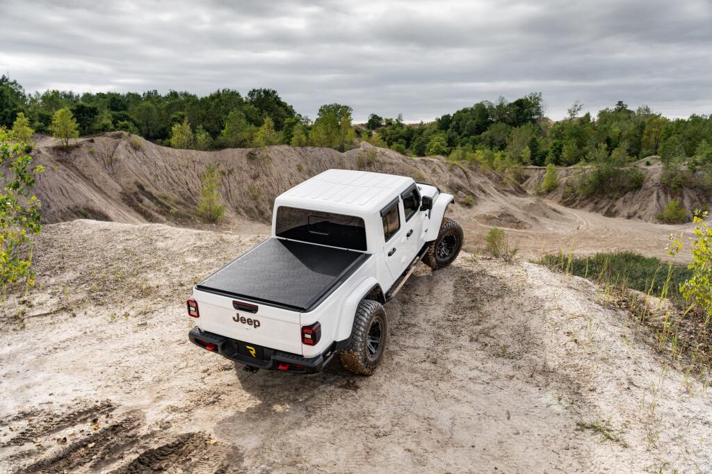 Lo Pro Tonneau Cover Black 2020-2025 Jeep Gladiator with or without Trail Rail System Truxedo