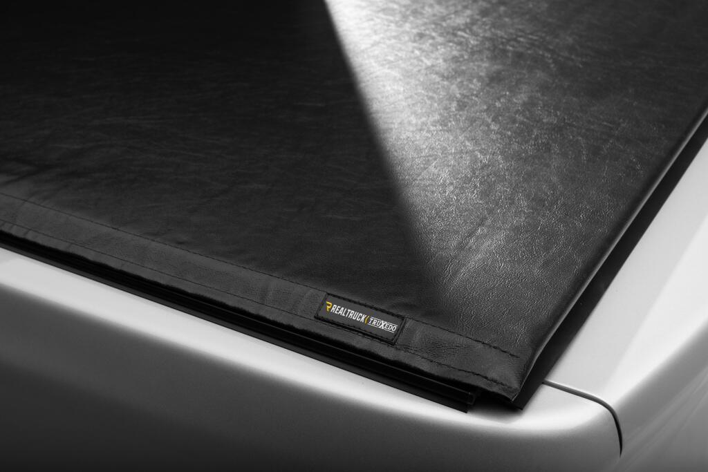 Lo Pro Tonneau Cover Black 2022-2026 Nissan Frontier 6 Foot 1 Inch Bed Truxedo