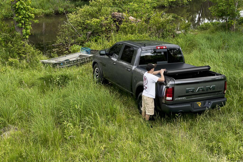 Deuce Tonneau Cover Black 2014-2018 (2019 Legacy/Limited) Silverado/Sierra 1500/2015-2019 2500 HD/3500 HD 6 Foot 6 Inch Bed Truxedo