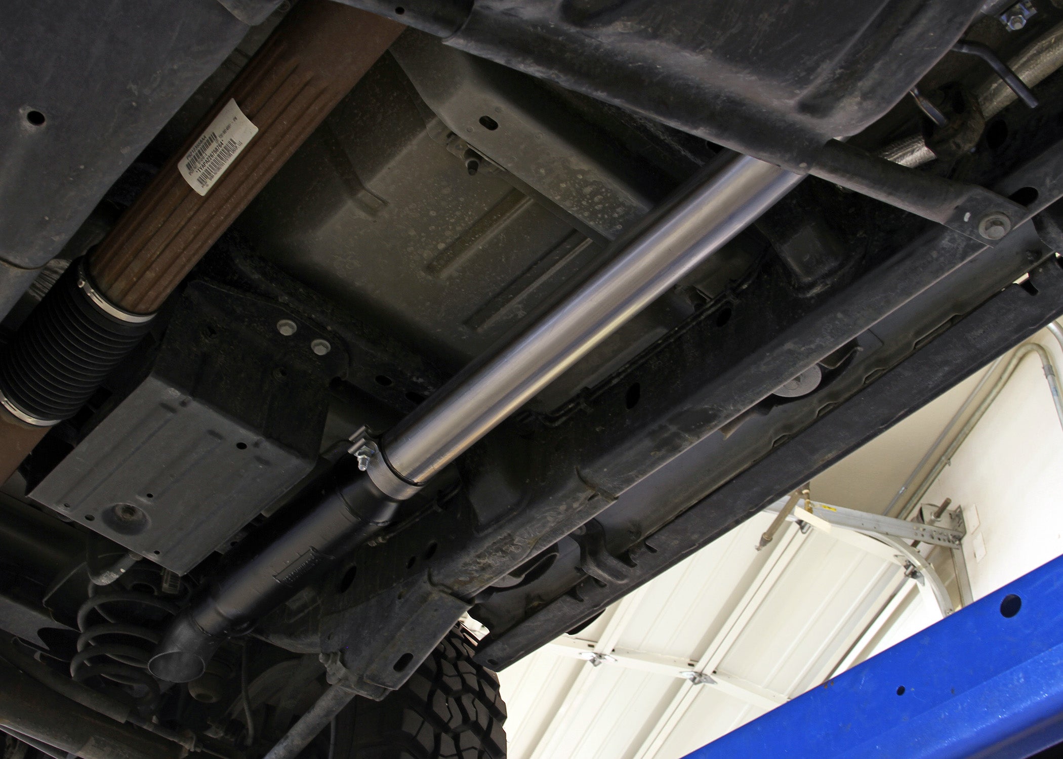 Outlaw Extreme Cat-Back Exhaust System 2007-2018 Jeep Wrangler Jk 3.6L/3.8L Outlaw Extreme Stainless Steel 3.0 Inch Cat-Back Exhaust System Flowmaster