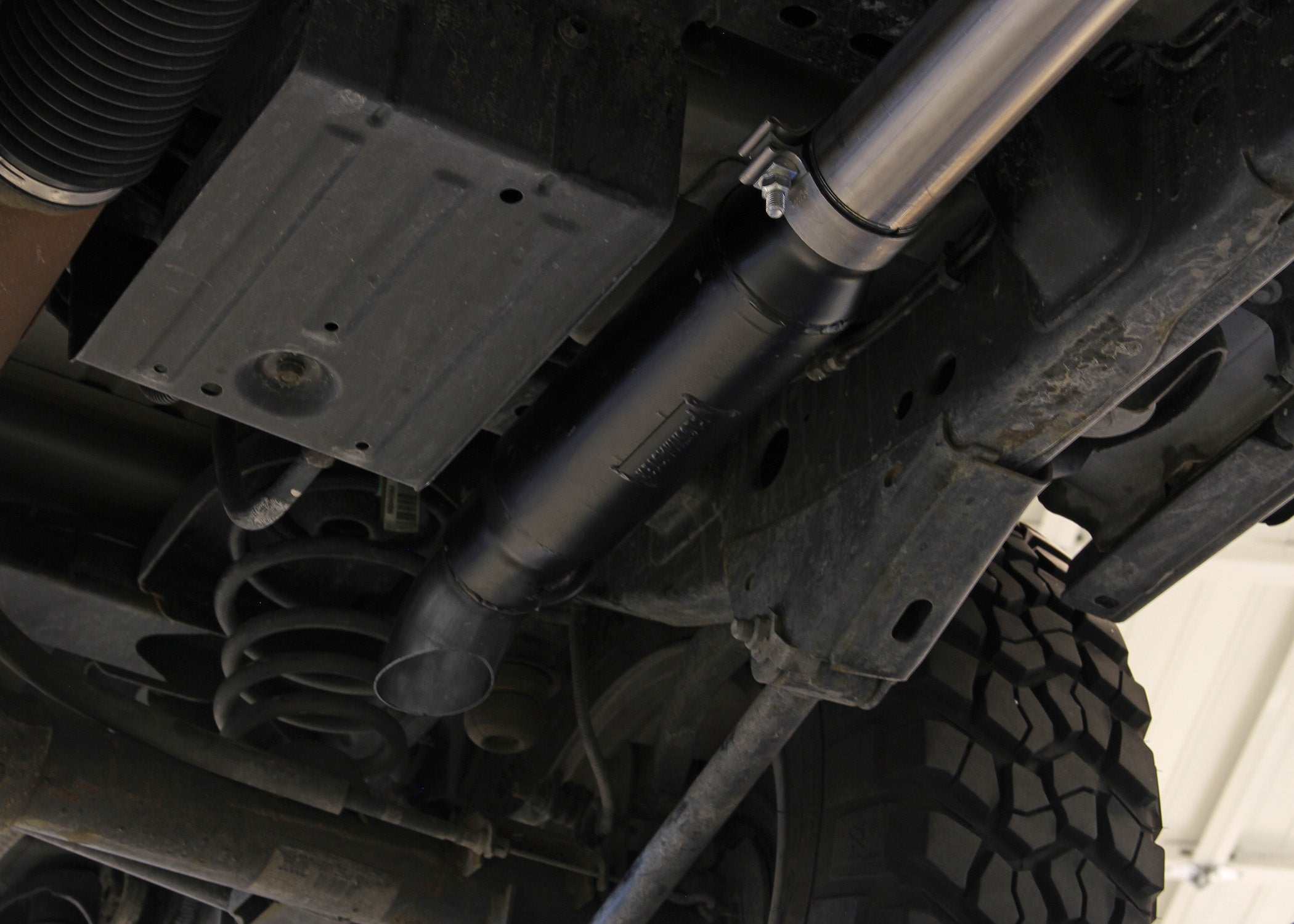 Outlaw Extreme Cat-Back Exhaust System 2007-2018 Jeep Wrangler Jk 3.6L/3.8L Outlaw Extreme Stainless Steel 3.0 Inch Cat-Back Exhaust System Flowmaster