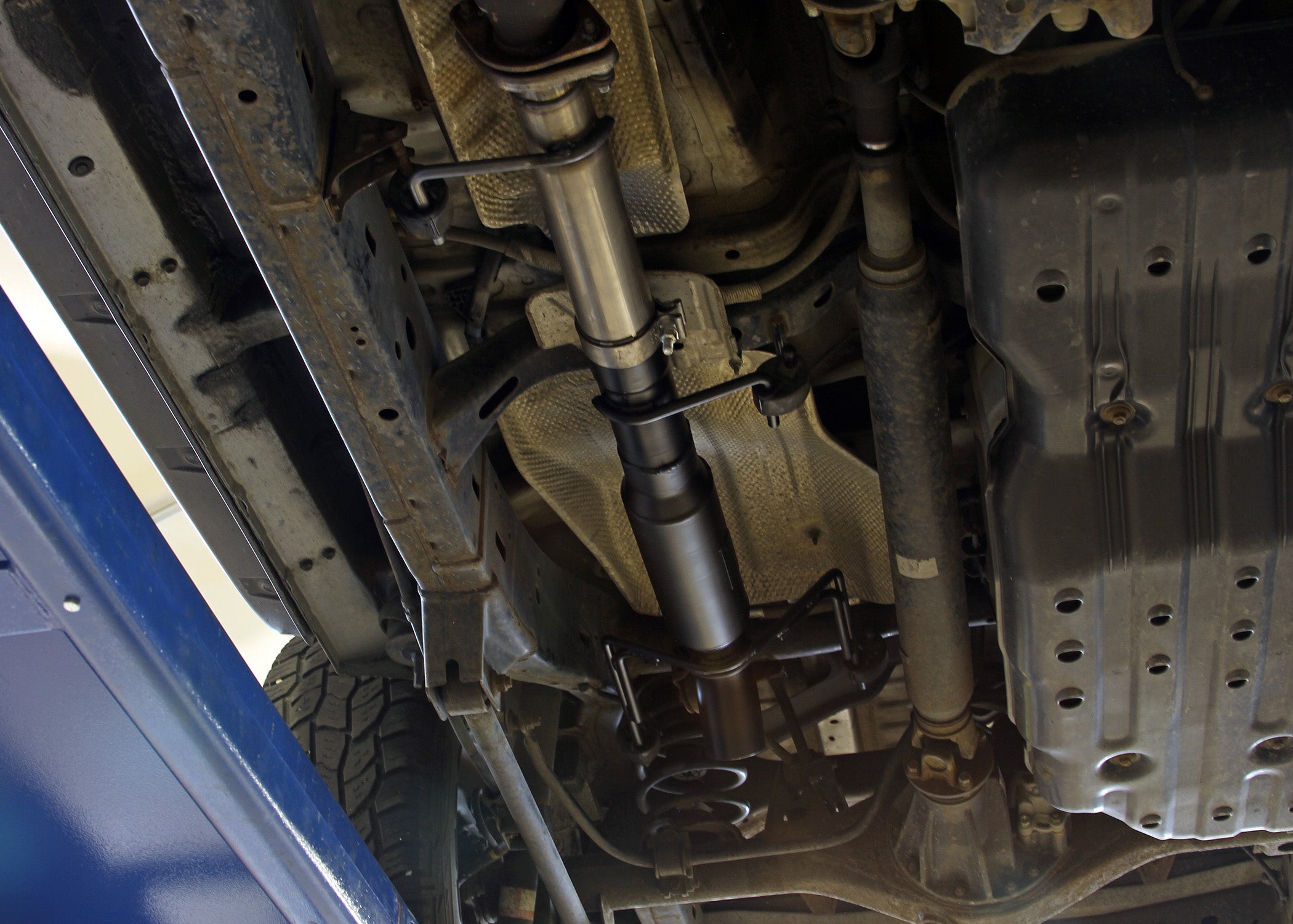 Outlaw Extreme Cat-Back Exhaust System Fits 2007-2014 Toyota Fj Cruiser 4.0-Liter Outlaw Extreme Stainless Steel, 3.00-Inch High Clearance Cat-Back Exhaust System Flowmaster