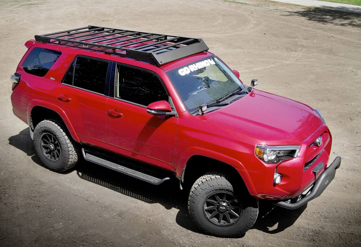 Dominator Xtreme D1 SideSteps With Mounting Bracket Kit Textured Black 2014-2024 Toyota 4Runner Go Rhino