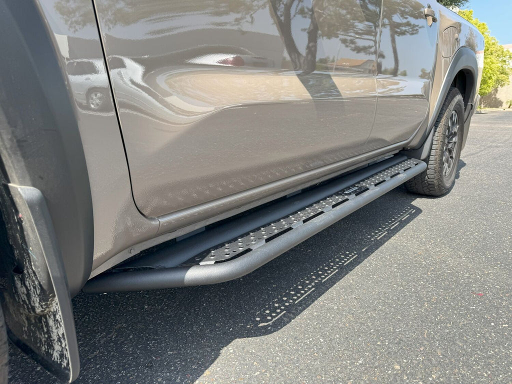 Dominator Xtreme D6 SideSteps W/ Mounting Bracket Kit Text. 2005-2026 Nissan Frontier Extended Cab Go Rhino