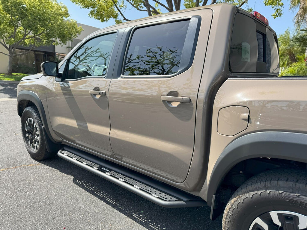 Dominator Xtreme D6 SideSteps W/ Mounting Bracket Kit Text. 2005-2026 Nissan Frontier Extended Cab Go Rhino