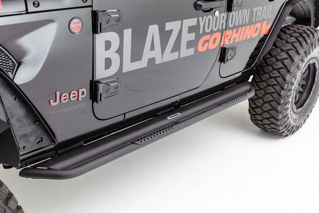 Dominator Xtreme DS SideSteps With Mounting Bracket Kit Textured Black For 2018-2025 Jeep Wrangler JL Go Rhino