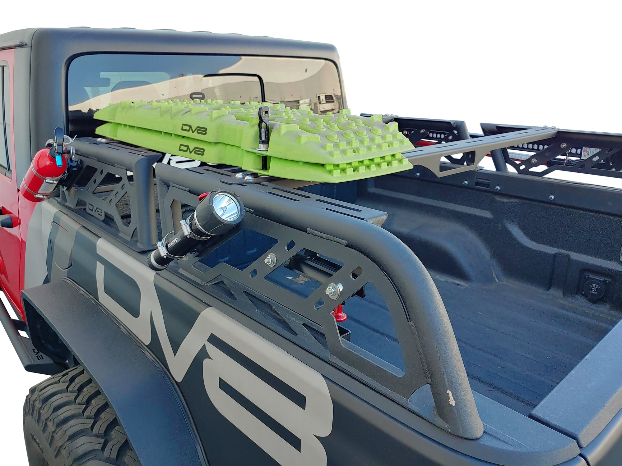 DV8-Offroad_RTB1-01_traction-board-lifestyle1_72dpi_2K.jpg