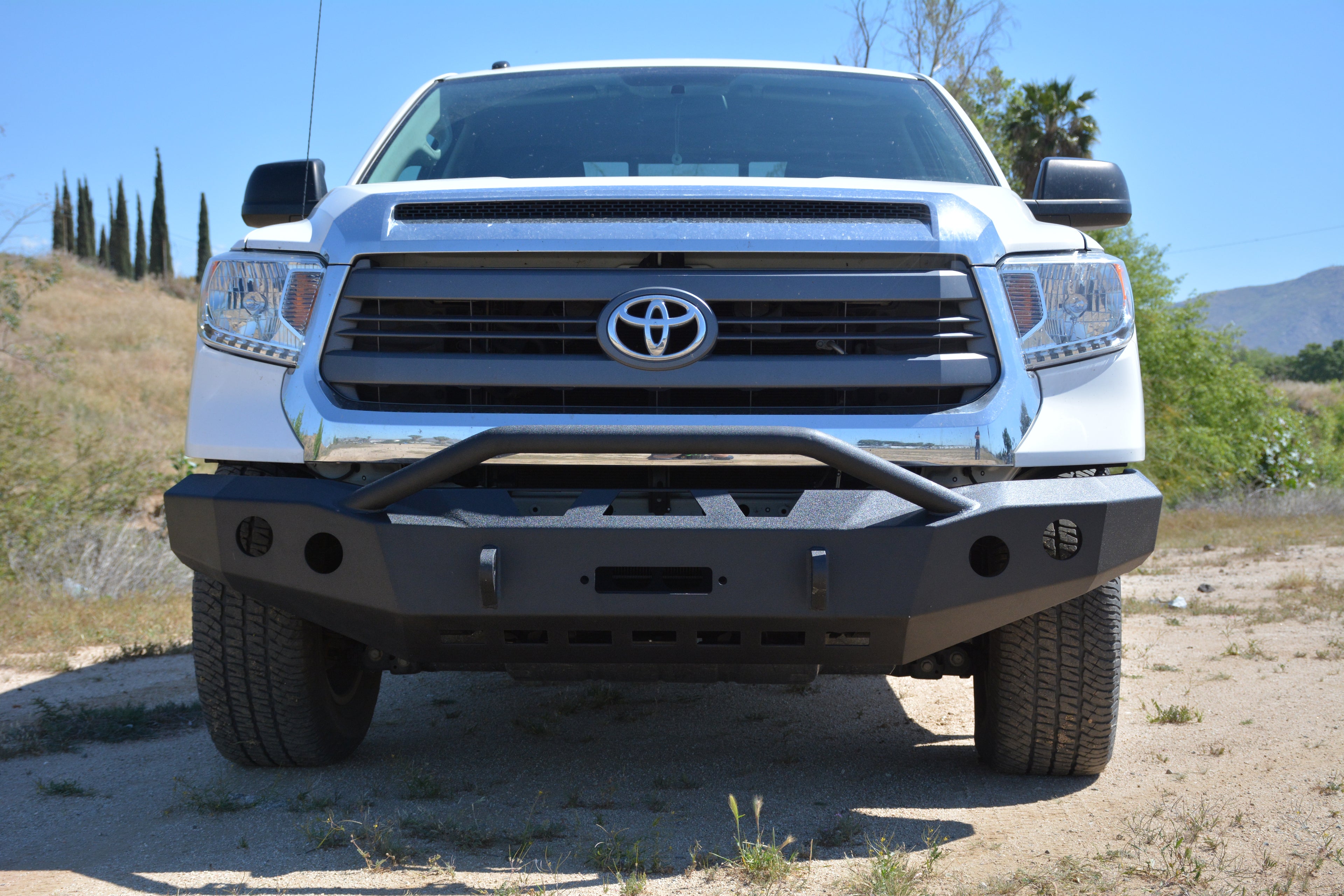 DV8_Offroad_FBTT2-01_Toyota-Tacoma-front-bumper_angle1_72dpi.JPG