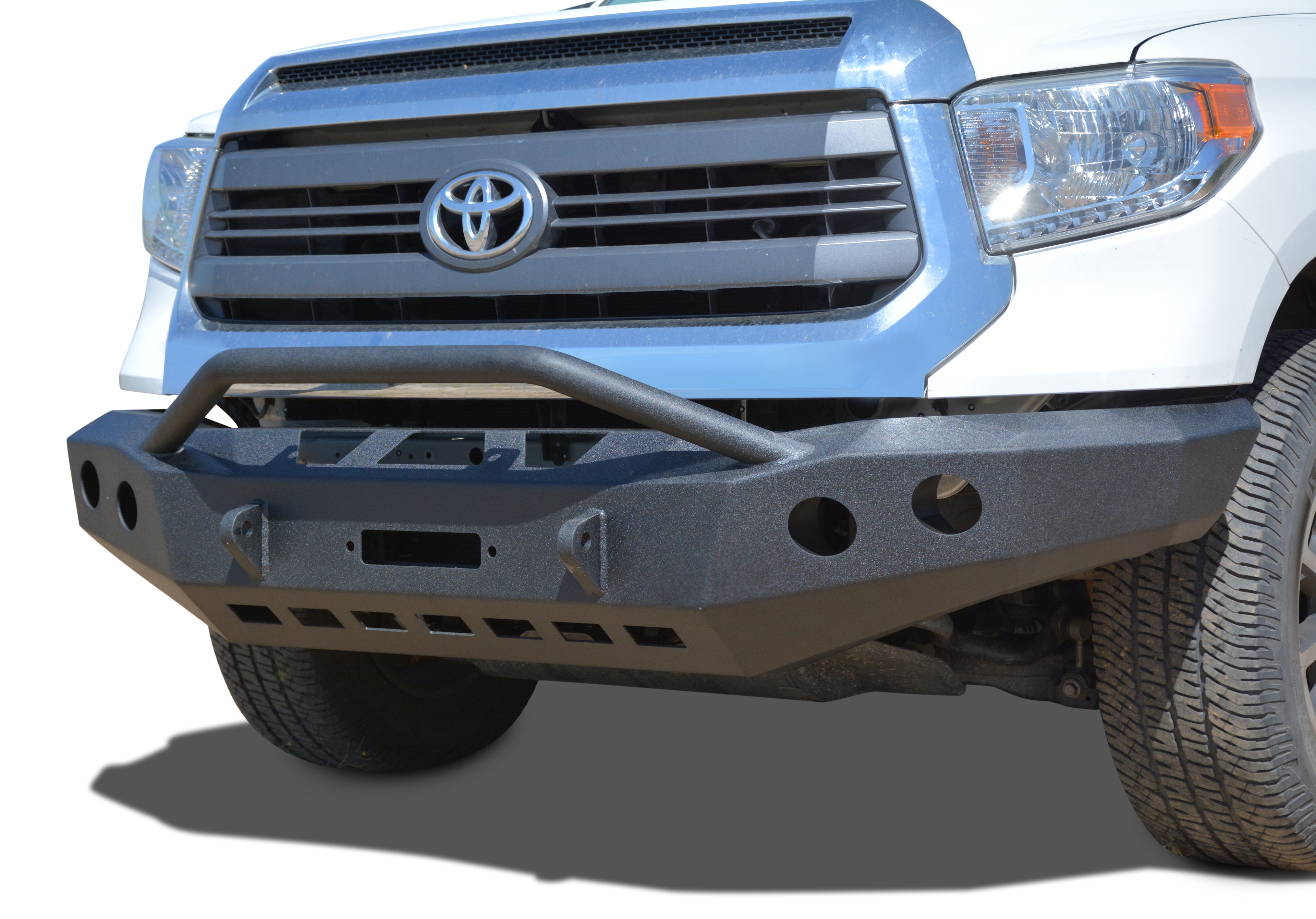 DV8_Offroad_FBTT2-01_Toyota-Tacoma-front-bumper_main1_72dpi.JPG