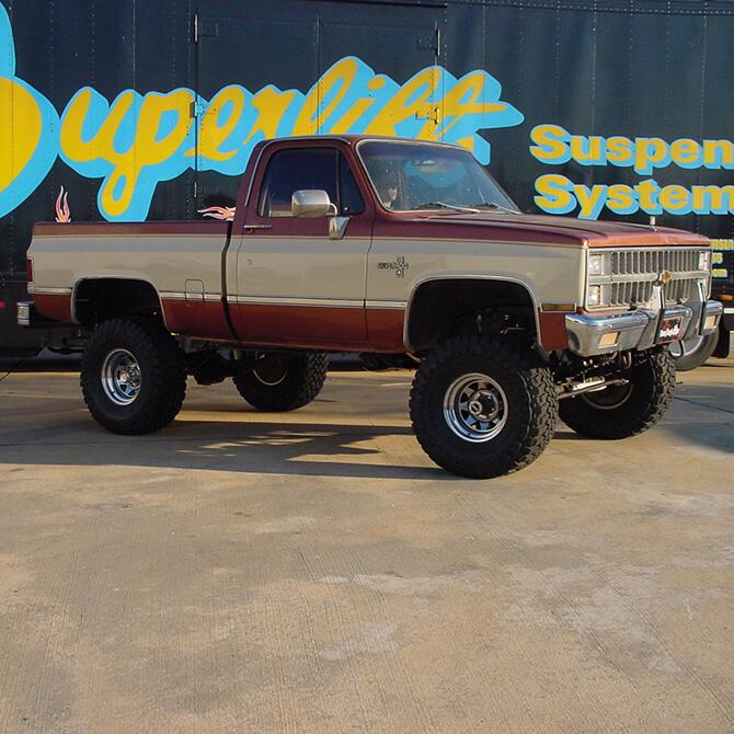 8 Inch Lift Kit (with 52 Inch Rear Springs) 1973-1987 K10/K15 1973-1991 Blazer/Jimmy/Suburban 1/2 Ton Solid Axle 4WD Rear Spring Kit with Superlift Shocks Superlift