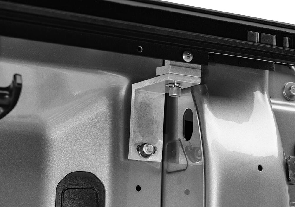 E-Series Locking Retractable Truck Bed Cover for 2022-2026 Toyota Tundra 5' 7 inch Bed without Trail Special Edition Storage Boxes Roll N Lock